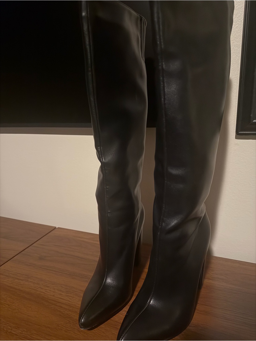 BLACK TALL BOOTS